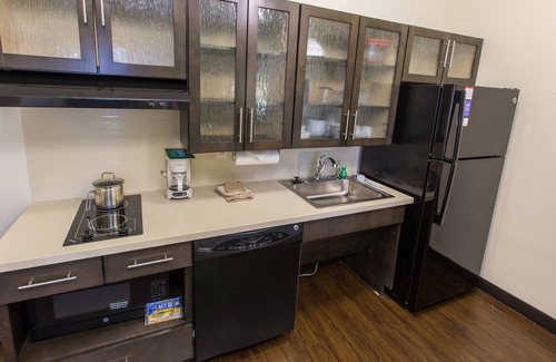 Overland Park Hotel | Candlewood Suites : Overland Park - W 135th St by IHG