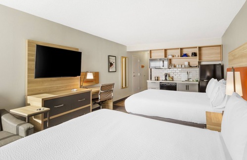 Roanoke Hotel | Candlewood Suites Roanoke Airport by IHG