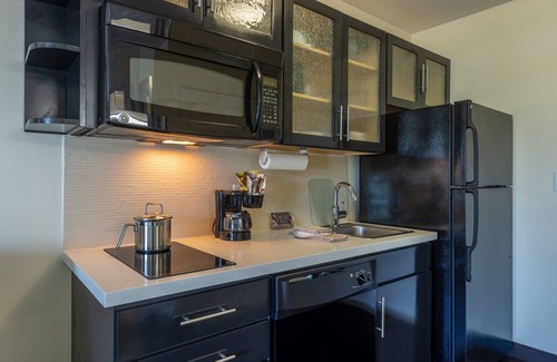 Springfield Hotel | Candlewood Suites Springfield-Medical District