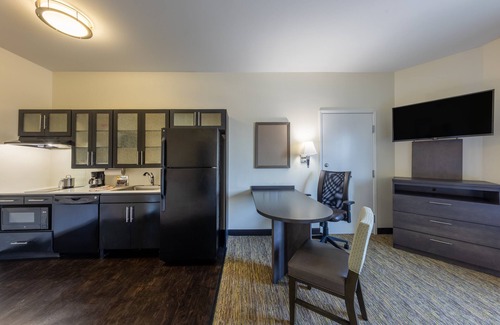 Springfield Hotel | Candlewood Suites Springfield-Medical District