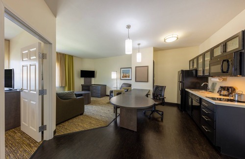 Springfield Hotel | Candlewood Suites Springfield-Medical District