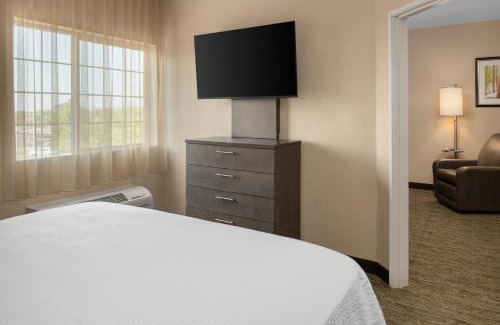 Turlock Hotel | Candlewood Suites Turlock by IHG
