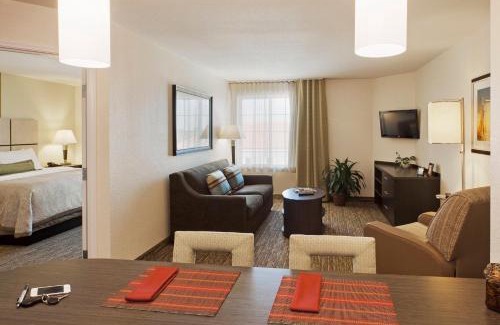 Valdosta Hotel | Candlewood Suites Valdosta Mall by IHG