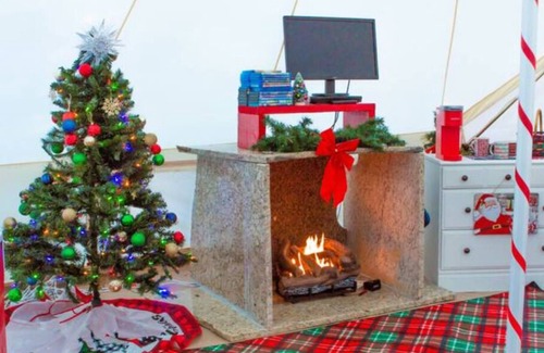 Columbia RV Rental | Candy Cane Glamp Yurt in the Woods