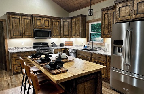 Unaka Cabin | Candy Mountain cabinnNature lovers paradise