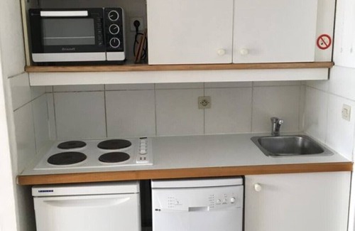 Cannes La Bocca Apartment | Cannes holiday apartment 606 with balcony, sea view, A/C and parking