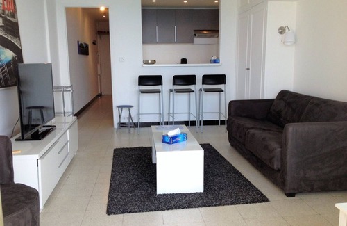 Le Suquet Apartment | CANNES APARTMENT FACING THE SEA