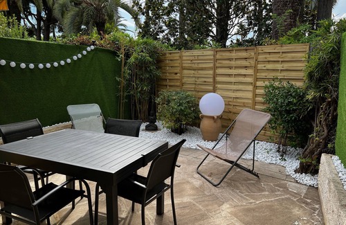 Cannes Apartment | Cannes, apparently T3 garden level 30m from the beach, in landscaped park