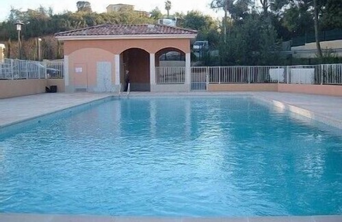 Le Suquet Villa | Cannes luxury villa 4 BR 4 bath WiFi AC Close to sea & centre Pool calm & secure