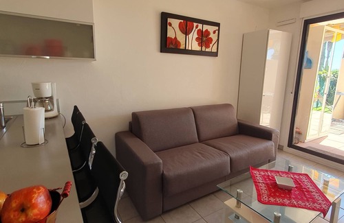 La Bocca Apartment | Cannes, studio cabin, ground floor, sea front, 40m beaches