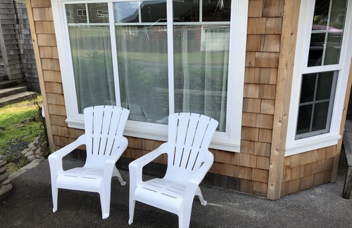 Tolovana Park House | Cannon Beach - remodeled in 2018, Mid-Beach, 200 Feet to beach