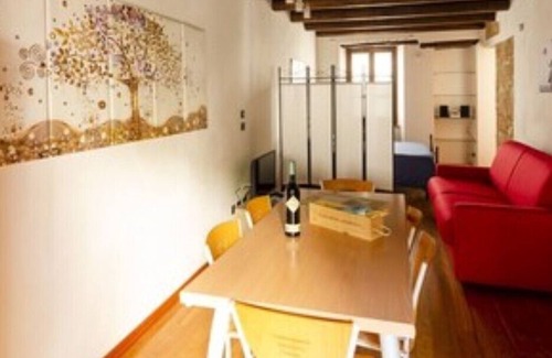 La Morra Apartment | CANNUBI apartment in the historic center of La Morra