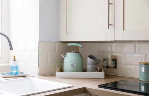 Chichester Apartment | Canon Gate , Chichester Cathedral - sleeps 4 guests in 2 bedrooms