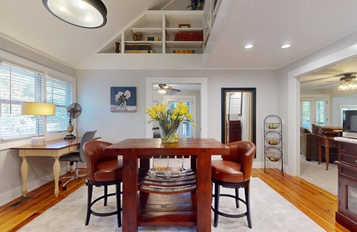 Marietta Cottage | Canopy-draped Treehouse in-law-suite home in Roswell/East Cobb