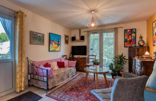 Lunel-Viel Bed & Breakfast | Cantegrel 1st Floor From 1 To 5