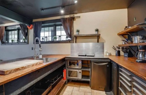 Cantley House | Cantley Lofts| 5 Lofts | Sleeps 20 | Lake |Hot Tub