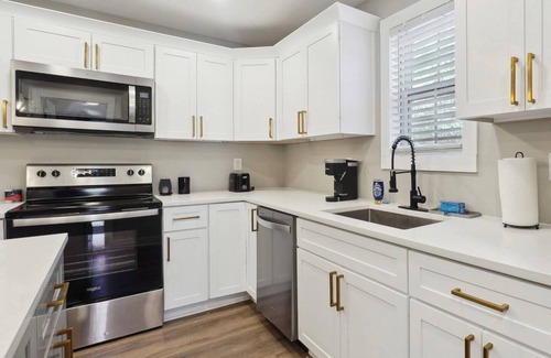 Canton House | Canton Comfort - Stylish 3/2 Home w/Firepit