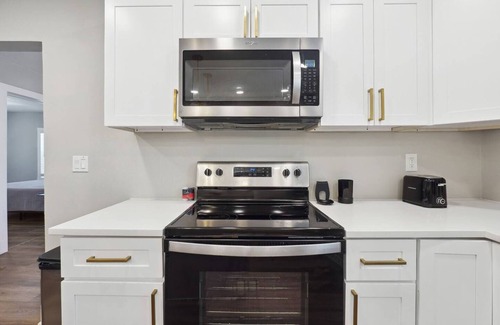 Canton House | Canton Comfort - Stylish 3/2 Home w/Firepit