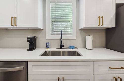 Canton House | Canton Comfort - Stylish 3/2 Home w/Firepit