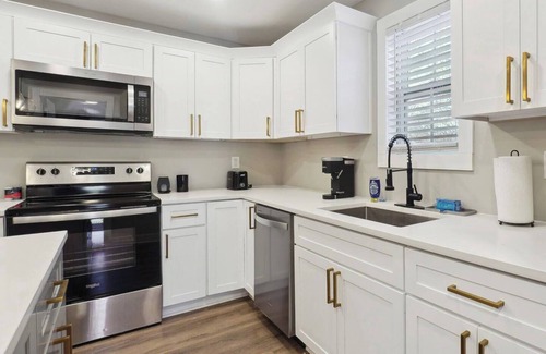Canton House | "Canton Cottages" 3 Modern Cottages Sleeps 14