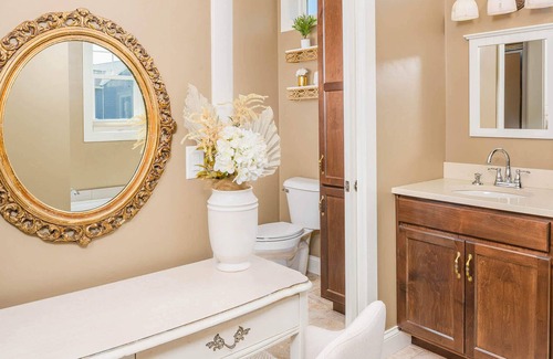 Appleton House | Canvasback Castle - City Lakeside Luxury