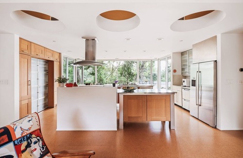 Chevy Chase House | Canyon Retreat near Rose Bowl