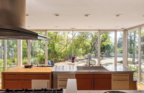 Chevy Chase House | Canyon Retreat near Rose Bowl