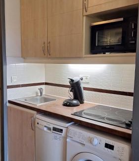 Cap Esterel Apartment | CAP ESTÉREL studio 4 pers équipé, belle vue Golf, centre village PIERRE & VACANCES , PARKING inclus et 5 PISCINES accès gratuit, CLIM, WIFI, TV, lave-vaisselle et lave-linge,four, plancha