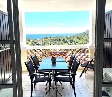 Cap Esterel Apartment | Cap Esterel - Charmant T2 climatisé vue mer 4/5 pers - Piscine - Parking