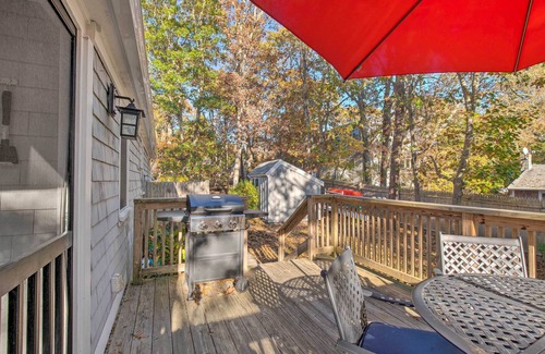 South Dennis Cottage | Cape Cod Cottage: Deck, Grill & Kayaks, Near Beach