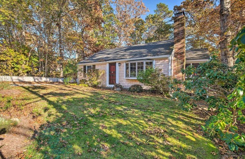 South Dennis Cottage | Cape Cod Cottage: Deck, Grill & Kayaks, Near Beach