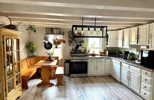 Buzzards Bay House | Cape Cod Farmhouse- Pet Friendly, Fully Fenced in Backyard