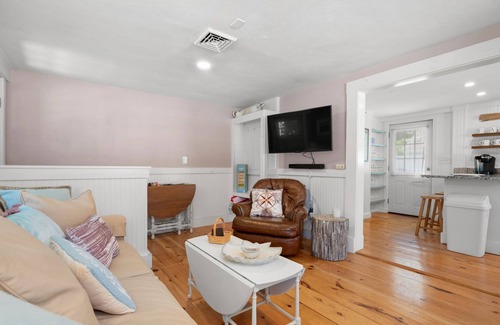 East Sandwich House | Cape Cod Getaway: Walk to East Sandwich Beach