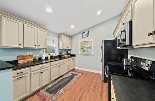 Mashpee House | Cape Cod - John's Pond Mashpee - Private Assoc. Beach and two Kayaks