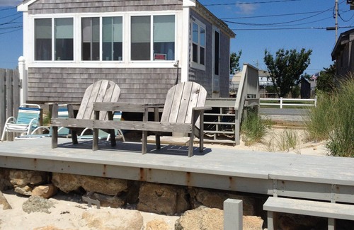 South Yarmouth Cottage | Cape Cod/Oceanfront on Nantucket Sound w/ Private Beach & Deck, Free Kayaks