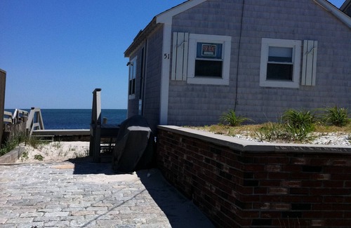 South Yarmouth Cottage | Cape Cod/Oceanfront on Nantucket Sound w/ Private Beach & Deck, Free Kayaks