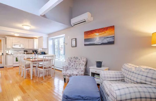 Fells Pond House | Cape Cod Retreat. Near Beaches and Amazing Pond