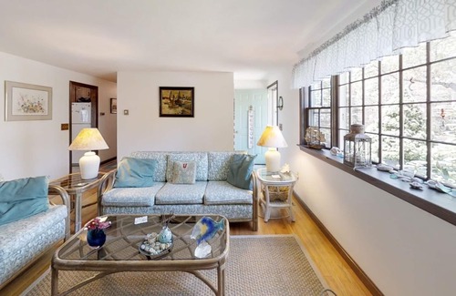Harwich Center House | Cape Cod style ranch close to Harwich Center; drive to beach.