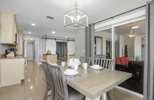 Pelican House | Cape Coral Dream Home – Pool, Games & Mini Golf