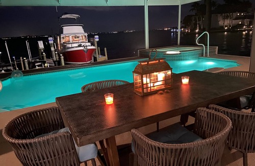 Caloosahatchee House | Cape Coral Luxurious Waterfront 4 Bedroom 3 Bath House- on Caloosahatchee River