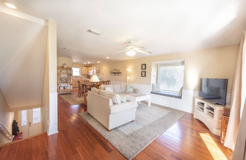 Port St. Joe House | Cape Escape II End Unit on Lake & just 200 steps to beach w/Beach chairs/cart