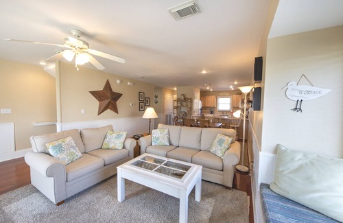 Port St. Joe House | Cape Escape II End Unit on Lake & just 200 steps to beach w/Beach chairs/cart