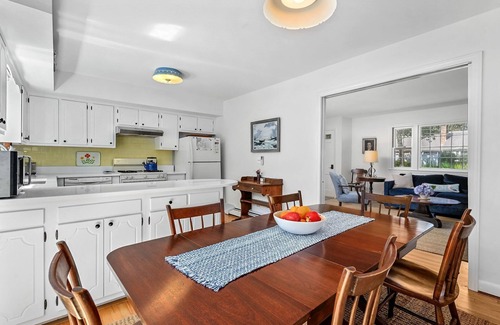 Chatham House | Cape Escape - Two Bedroom, Two Bathroom Near Beaches and Cycling