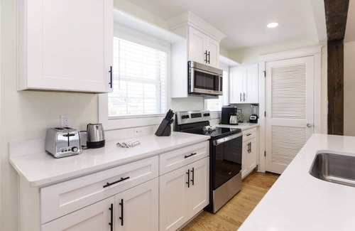 Northeast Virginia Beach Apartment | Cape Henry Full Suite Inn at Old Beach
