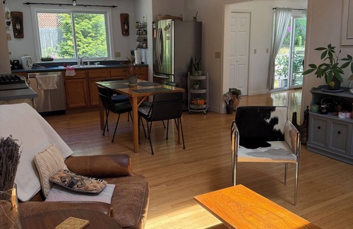 Mashpee House | Cape house in charming Mashpee walking distance to John’s Pond.