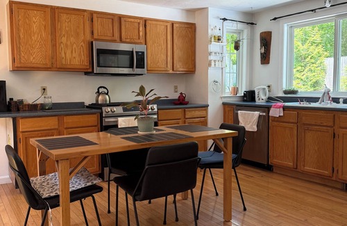 Mashpee House | Cape house in charming Mashpee walking distance to John’s Pond.