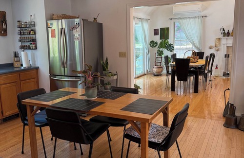 Mashpee House | Cape house in charming Mashpee walking distance to John’s Pond.