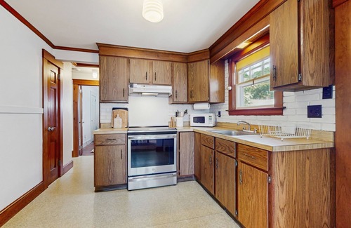 Falmouth House | Cape house w/AC, walk to Park, ferries, dining & shops; close to rail trail