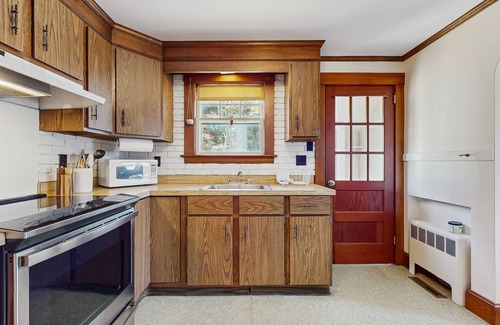Falmouth House | Cape house w/AC, walk to Park, ferries, dining & shops; close to rail trail