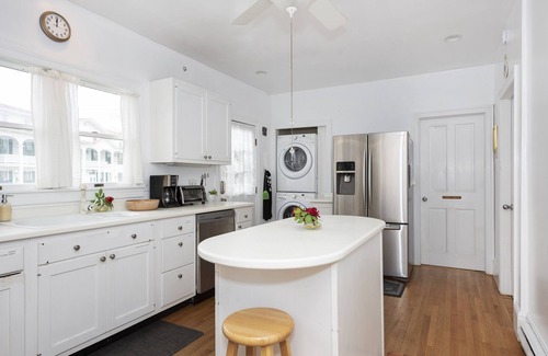 Cape May House | Cape May Victorian 8+BR 3 Blks to Beach. Dogs OK!